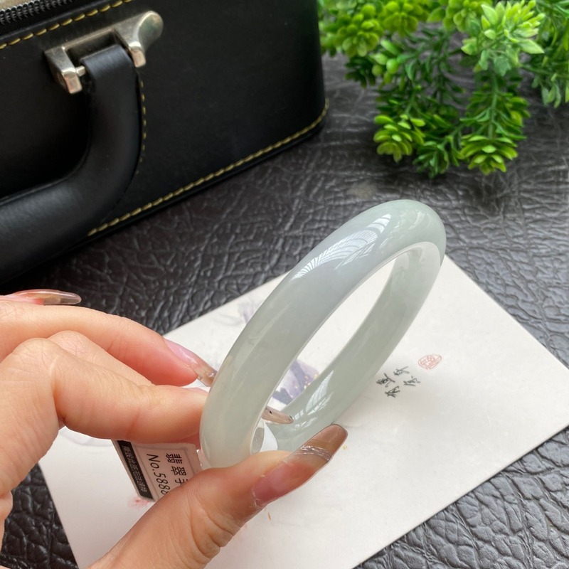 Bracelet pour femmes du Myanma - Lighting avis et prix